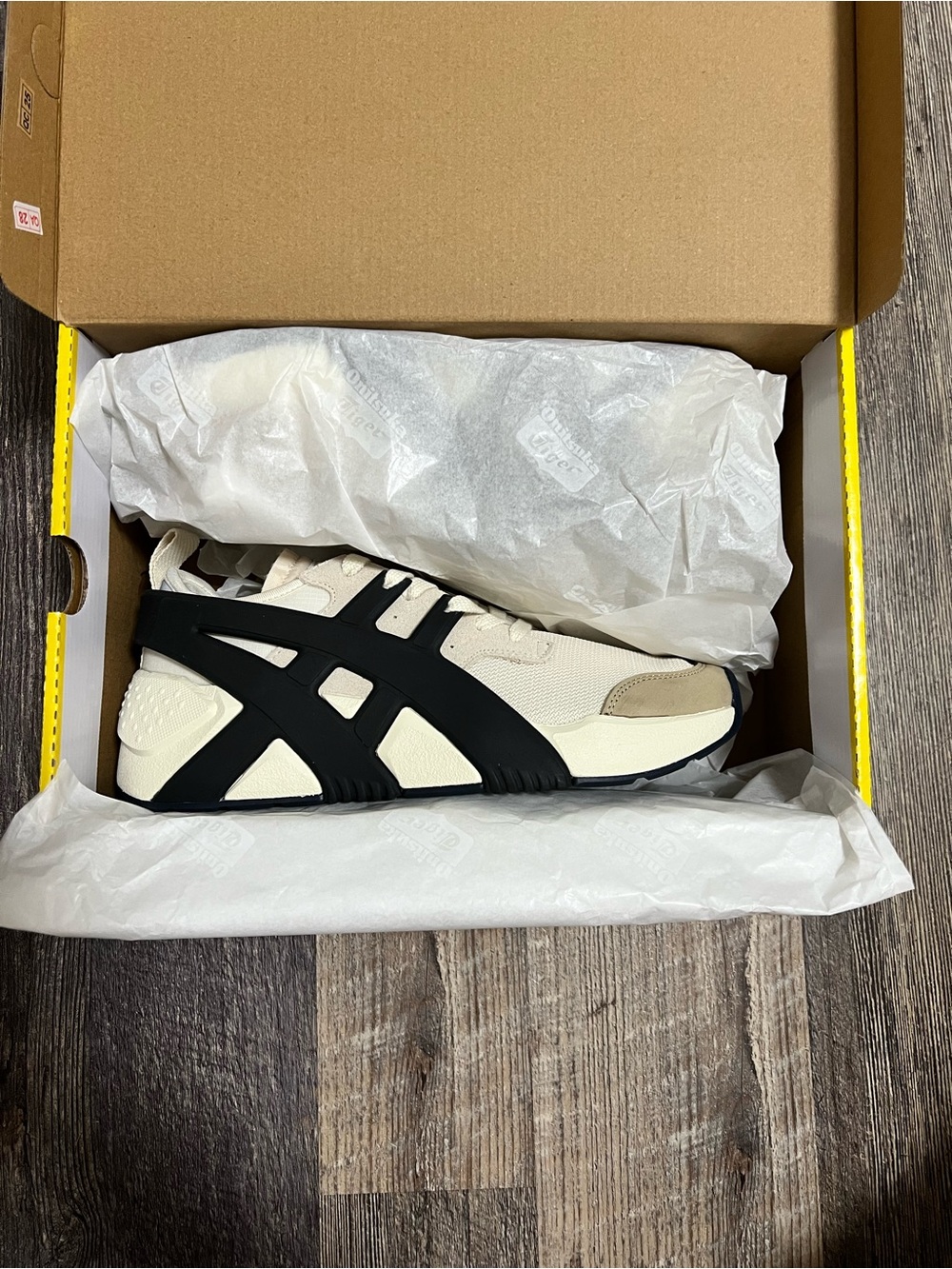 Onitsuka Tiger BIG LOGO Trainers 2.0 - Picture 3 of 7
